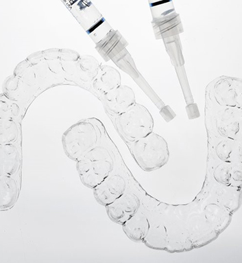 trays and bleaching gel for teeth whitening