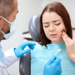 patient experiencing a dental emergency