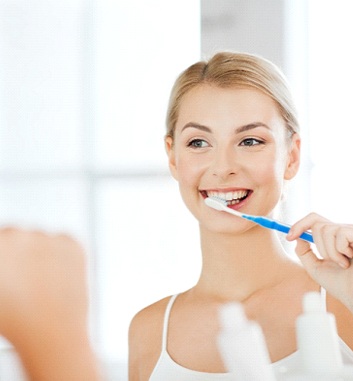 woman brushing her teeth